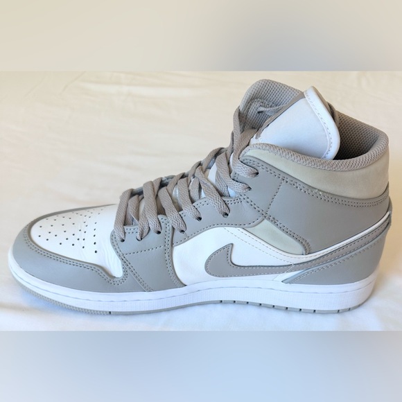 Nike Air Jordan 1 Mid “Light Smoke Grey” Men’s 9 – Clean & Authentic - Picture 7 of 12